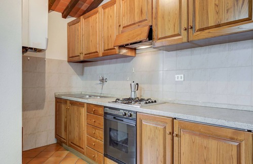 Gambassi Terme House | Varna Charm: Tuscan Getaway