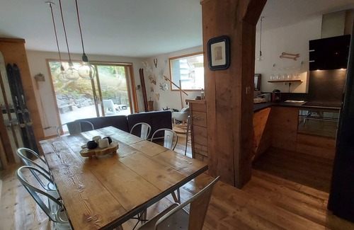 Les Claux Apartment | Vars les Claux. Terrace and garden. Private parking. Linen provided, beds made.