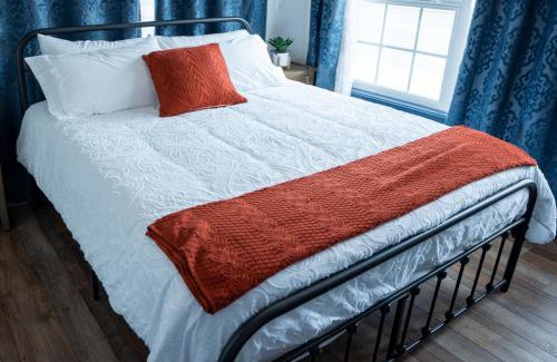 Palmer Hotel | Vasanoja Suite 102, Hyland Hotel