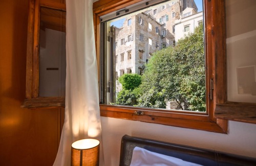 Old Town Apartment | Vasiliki House: Corfu Town Apartment Next to amenities