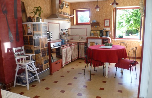 La Roche-Vineuse House | Vast charming house with swimming pool