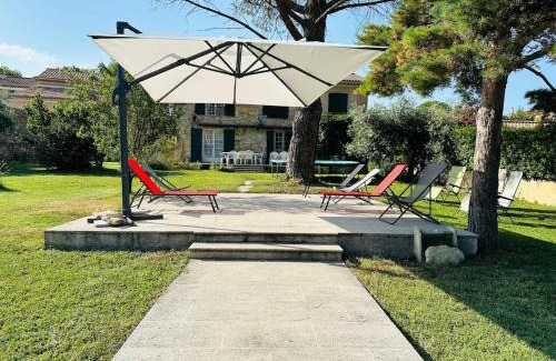 Caromb Villa | Vaste villa , piscine , garage pour vélos et motos , grand parking