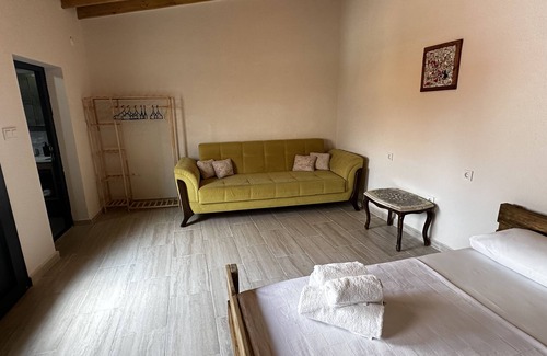 Ayvalik House | Vasvija Pansiyon