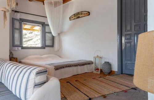 Exomvourgo House | Vathi Balcon Tinos