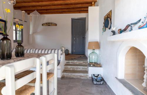 Exomvourgo House | Vathi Balcon Tinos