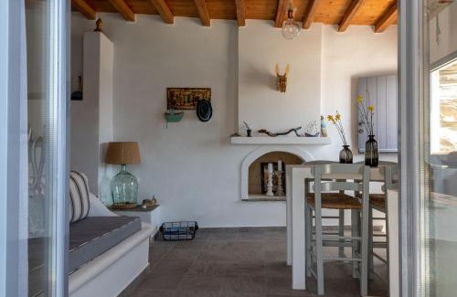 Exomvourgo House | Vathi Balcon Tinos