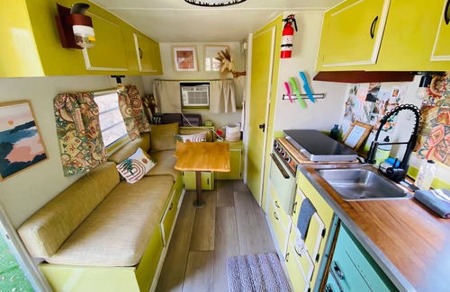 Pauma Valley House | VCT#1 The Real Teal - Vintage Camper -Glamping W/Lake Views
