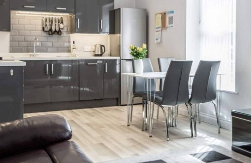 Shanklin Apartment | Vectis Holiday Homes, Modern, spacious apartment, great location, free WIFI
