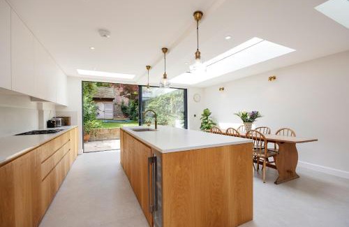 Oval House | Veeve - The Oval House