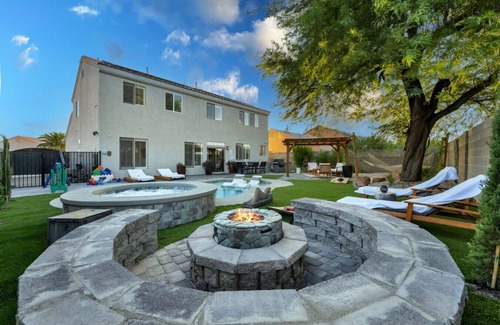 Highland Hills Apartment | Vegas 6BR Dream Paradise: Pool, Hot Tub & Games