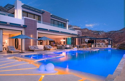 Pedregal Villa | Vegas Dave II Villa Ultra Luxury with Staff