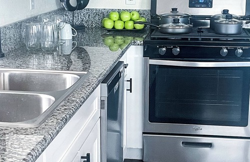 Spring Valley House | Vegas Luxury Getaway: 4BR/3BA w/King Bed, WiFi & Free Parking