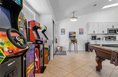 North Las Vegas House | Vegas Trip 6BD Home: Spa, Arcades, and More!