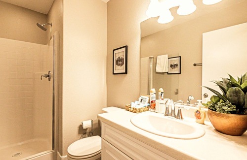 Providence House | Vegas Valley Views!! Family friendly gated Vegas neighborhood.