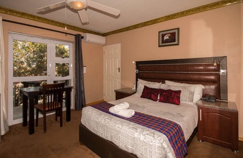 Port Elizabeth House | Vela Inn Unit 2, Algoa Park