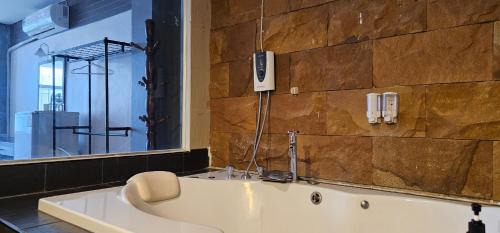 Talat Nuea Hotel | Velanon Phuket