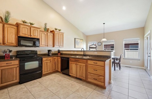 Fruita House | Velo III: BBQ, Fire Pit, and Dog Friendly