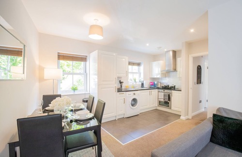 Hoddesdon Apartment | Velvet 2-bedroom apartment Brewery Road Hoddesdon