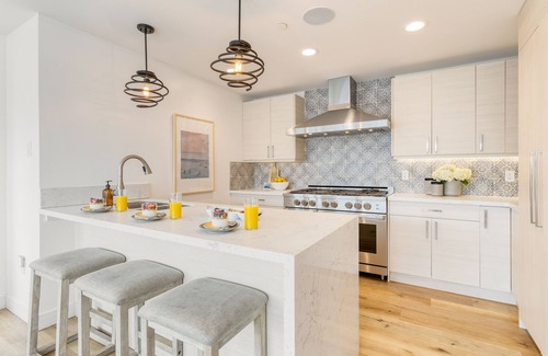 Santa Ana Heights House | Velvet Sand Buyout by AvantStay | Steps to Newport Beach | Sleeps 22