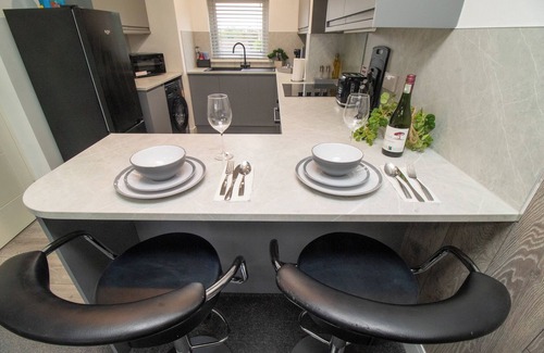 Basildon Apartment | VELVET VISTA