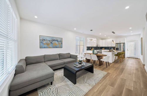 Atlanta House | Venetian Haus- Luxurious 5 bd 3ba New Construction near golf & major attractions