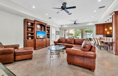 Miramar Beach House | Venetian Palace