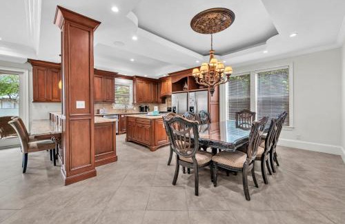 Miramar Beach House | Venetian Palace