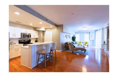 Charlotte House | Venetian: Sauna, Hot Tub, Cold Plunge. Walk to Pickleball, Noda, Downtown, Plaza