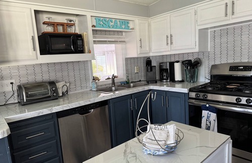 Venice House | Venice Bungalow - Come relax near the Myakka River & 15 Minutes from the Beach!