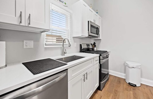 Ventnor City Apartment | Ventnor Gem 2: Apt w/Yard, Near the Boardwalk