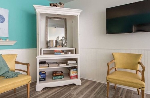 Pierpont Bay House | Ventura Beach Cottage Available