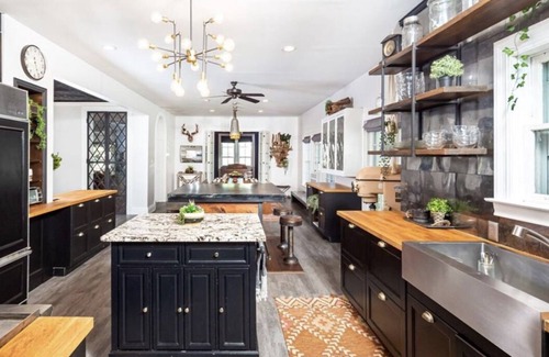 Belton Cottage | Venue 1925 - In The Heart Of Belton, Texas.