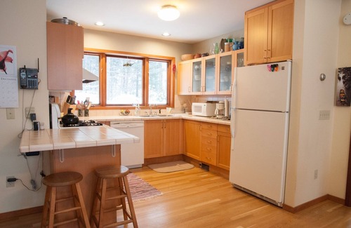 Hyde Park House | Vermont Paradise With Hot-tub- Dog Friendly