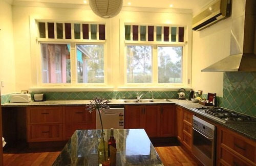 Pokolbin House | Verona House - 7 bedroom - Enormous 7 bdrm, 7 bthrm house with fabulous pool in the heart of Pokolbin!