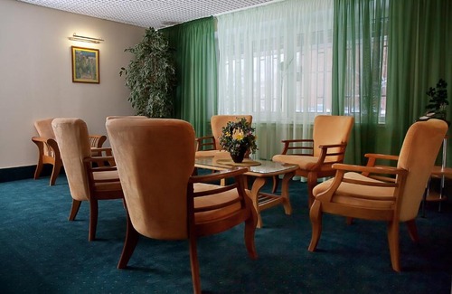 Komendantskyi Airfield Hotel | Veronika Hotel