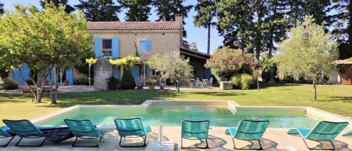 Cavaillon Villa | very beautiful provencal mas with pool, in the country, between cavaillon and l'isle sur la sorgue - sleeps 10