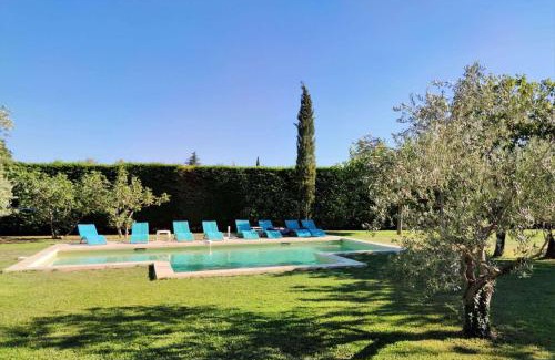 Cavaillon Villa | very beautiful provencal mas with pool, in the country, between cavaillon and l'isle sur la sorgue - sleeps 10