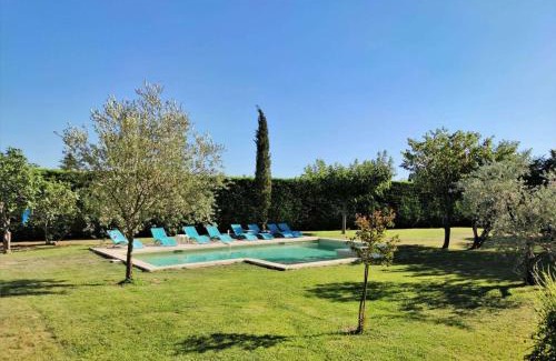 Cavaillon Villa | very beautiful provencal mas with pool, in the country, between cavaillon and l'isle sur la sorgue - sleeps 10