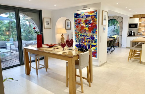 Cagnes-sur-Mer Villa | Very beautiful villa with its infinity pool and jacuzzi with sea view