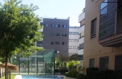 Figares Apartment | very bright apartment with garage, wifi, pool, heating, central and quiet