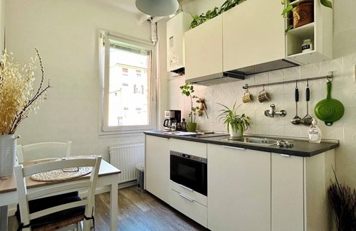 Historic Center Apartment | Very bright two-room apartment in the heart of Bologna (CIN: IT037006C2J3YU2RG5)