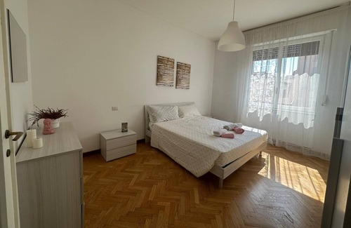 Tricolore Apartment | Very central three-room apartment within walking distance of the Duomo