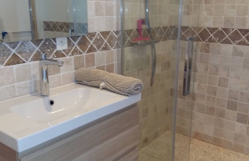 Beaucaire Cottage | Very close to ARLES, cottage in farmhouse with pool, between Camargue and Gard