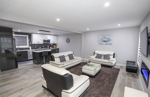 Winnipeg House | Very Convenient 5 BR in quite neighborhood