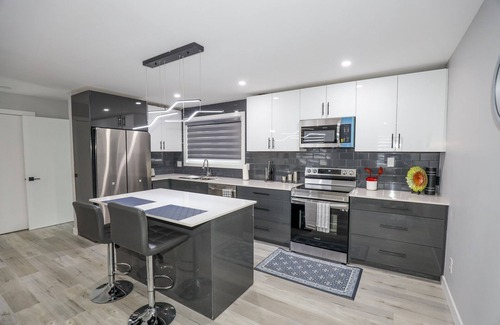 Winnipeg House | Very Convenient 5 BR in quite neighborhood