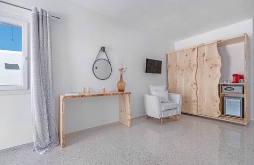 Glastros Apartment | Very elegant suite for 2 people, with jacuzzi and