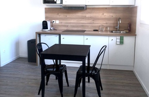 Libourne Apartment | Very functional apartment + secure parking included