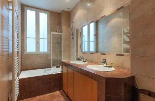 Madeleine Apartment | Very spacious apartment - 5BR-10P - Champs-Élysées