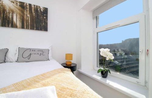 Treherbert House | Very Special Home In Rhondda Valley Herbert House By StayStaycations