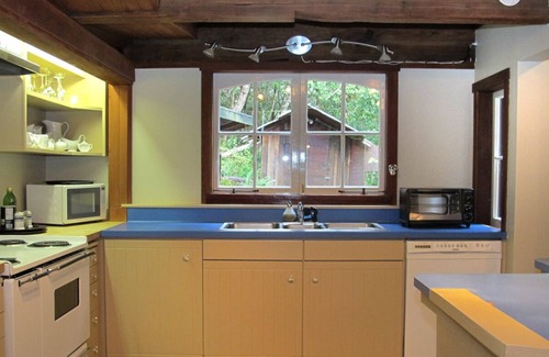 Point Reyes Station House | Very Unique Private Home-Close to Point Reyes National Seashore-San Francisco